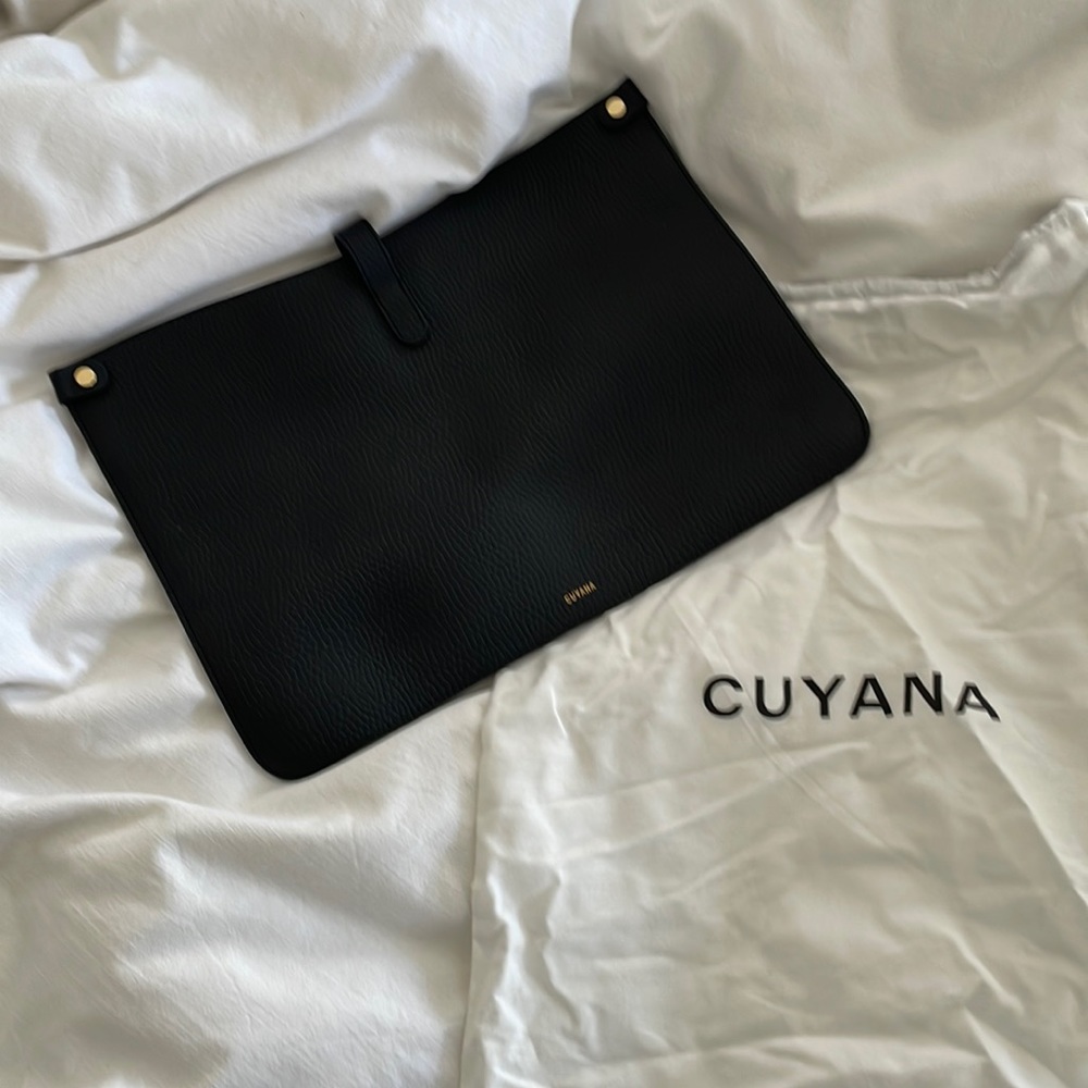 Cuyana System Laptop Sleeve in black pebbles leather with gold hardware 16”